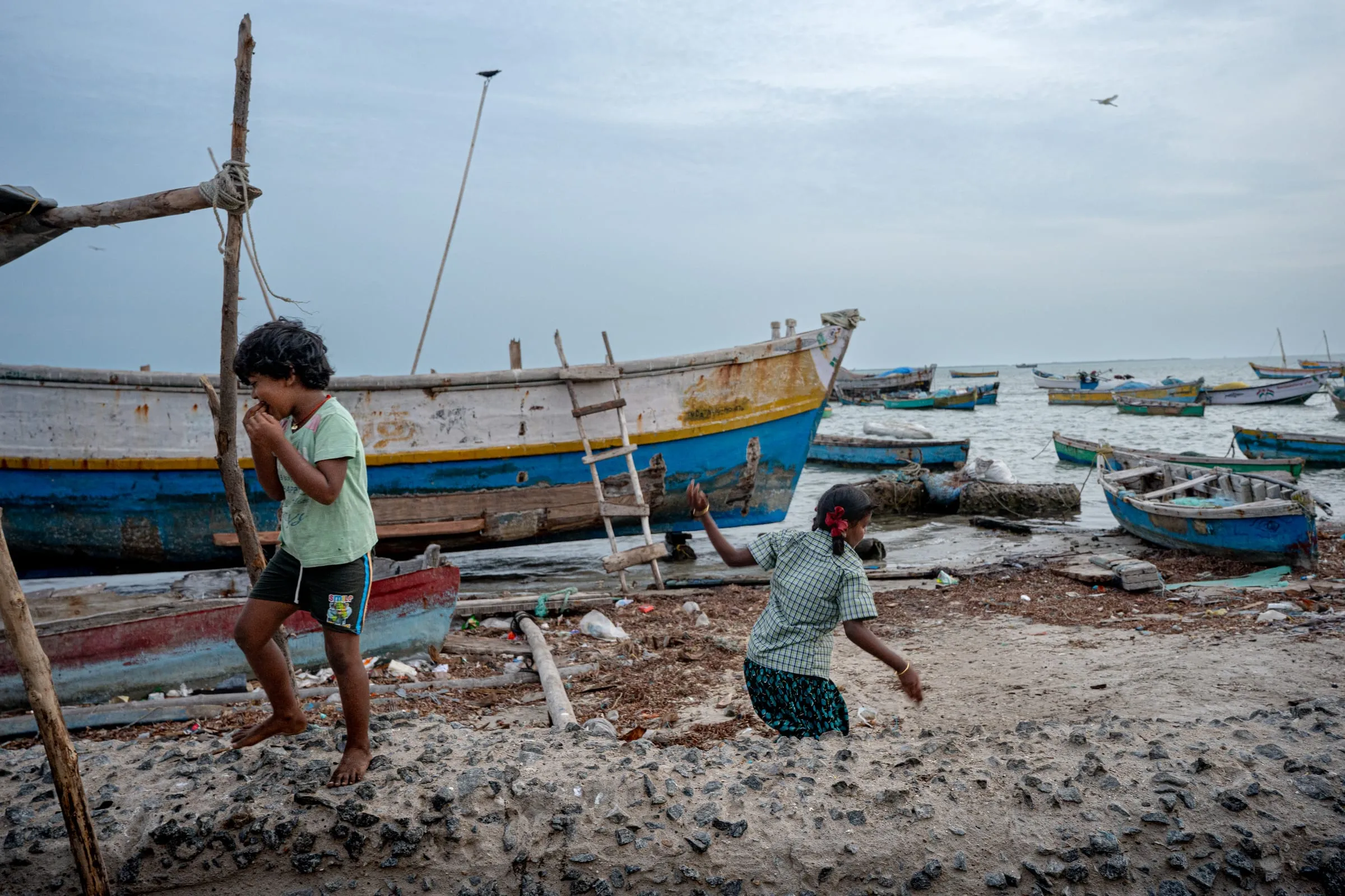 Children play along the beach in Chinnapalam village, Rameswaram. Fishing has long been the island’s main occupation, historically dominated by men. In recent decades, seaweed farming has opened new economic opportunities for women, helping diversify household incomes in these coastal communities.