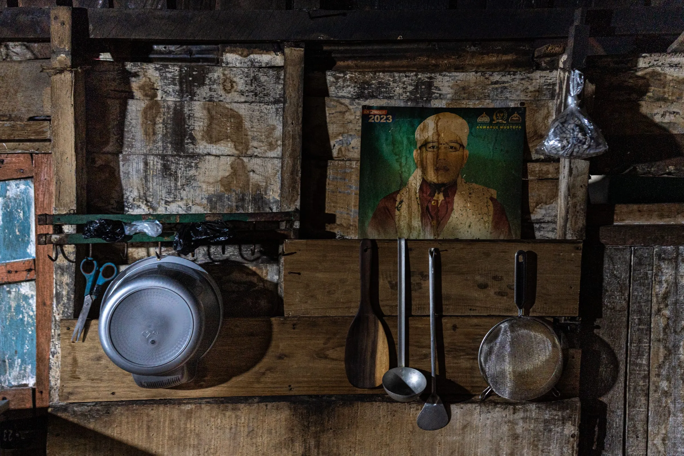 The kitchen façade of Mohammed and Amin’s modest home near Cempaka Mine. The brothers live together with their parents and also with Mohammed’s wife and children. Their income from diamond mining barely covers daily necessities.
